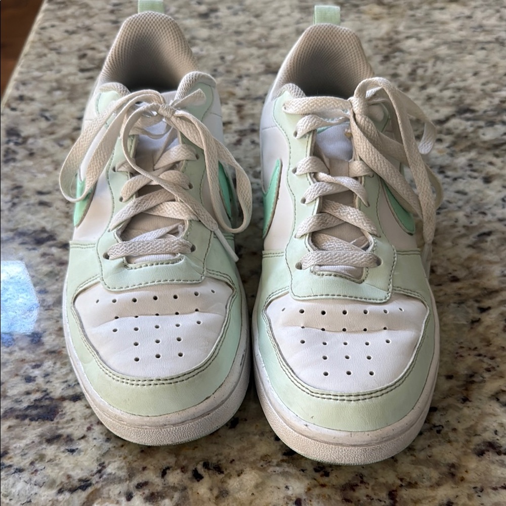Nike Kids Sneakers in Mint and White